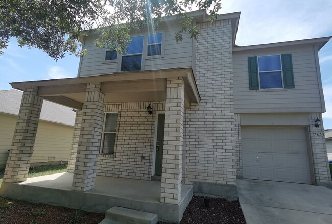 Building Photo - Bridgewood 2 Story Home ready for Move in