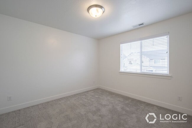 Building Photo - Stunning Townhome in Lehi!!