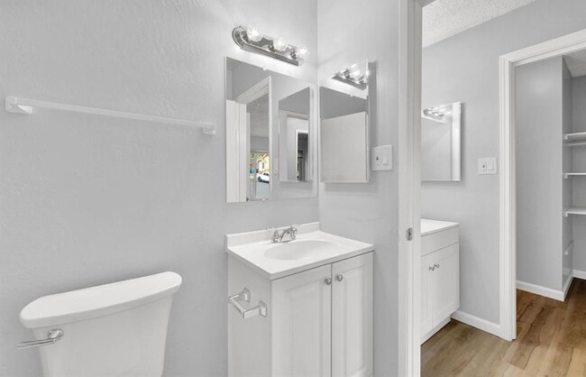 Building Photo - Gorgeous 2 Bed, 1 Bath Condo in Vallejo --...