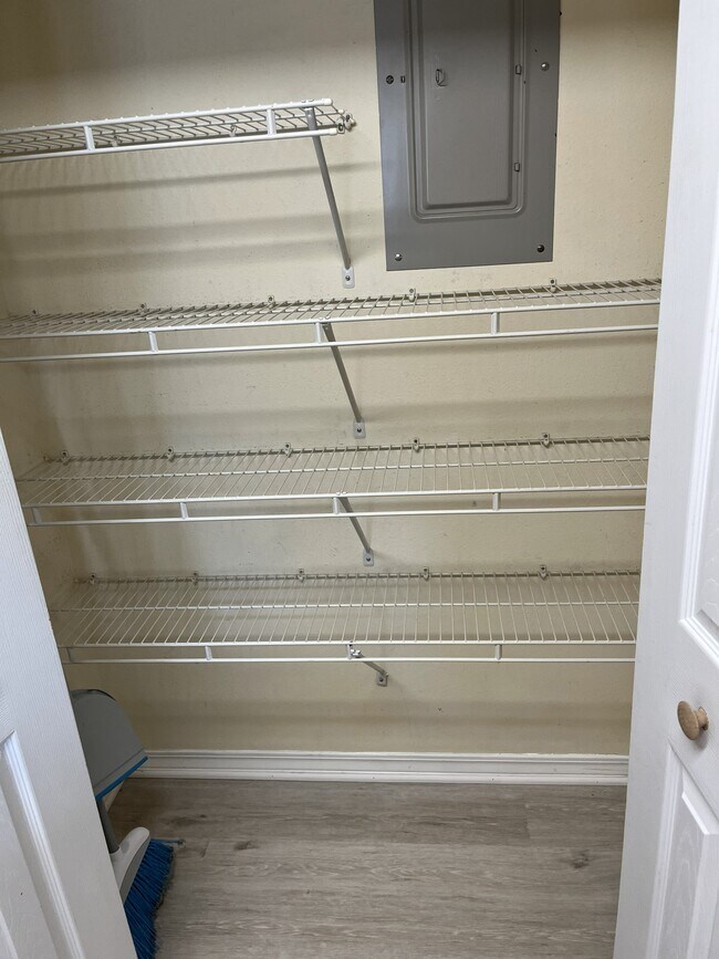 Building Photo - 824 Stonegate Ct