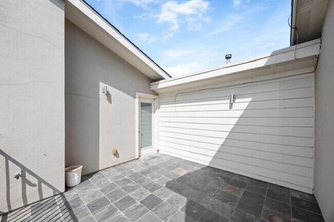 Building Photo - 2315 McIlhenny St