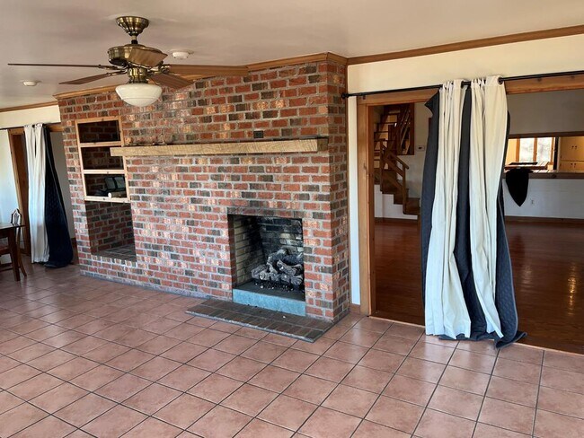 Building Photo - 9077 Henderson Ln