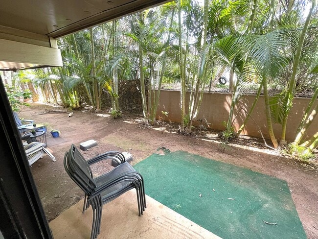 Building Photo - Kihei Shores - Furnished 2 Bed/2Bath Condo - Pool and Hot Tub - 2 Parking Spaces
