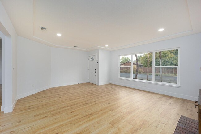 Building Photo - 1535 Hobson Ave