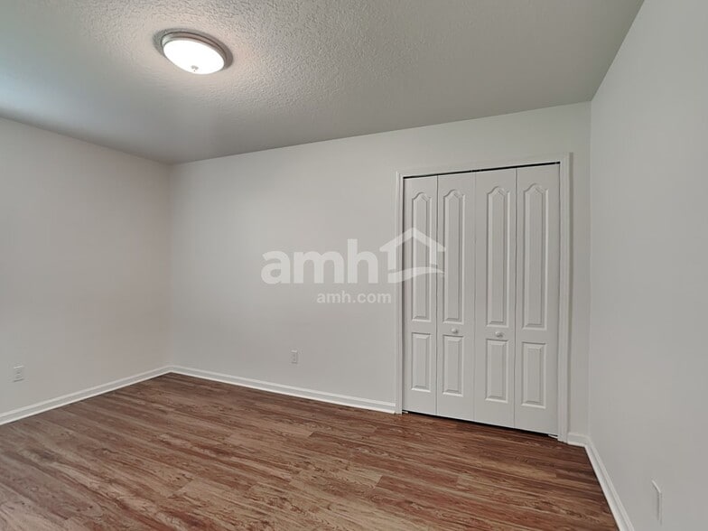 Building Photo - 1045 Bains Lake Dr