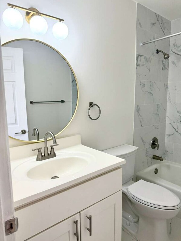 Building Photo - 1 Warren Lodge Ct