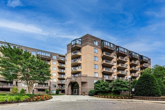 Building Photo - 2-bedroom, 1-bath condo in the sought-afte...