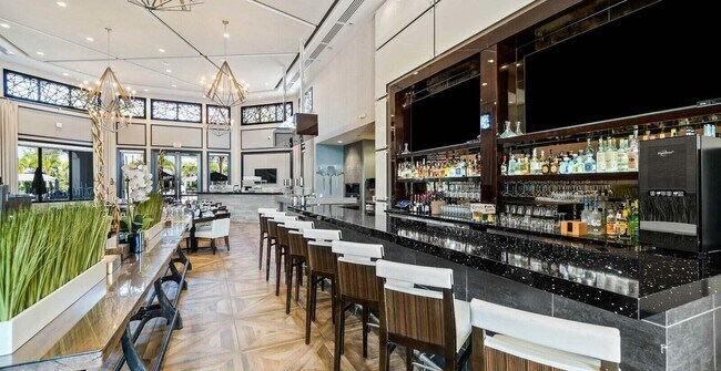 Building Photo - 9931 Bozzano Dr