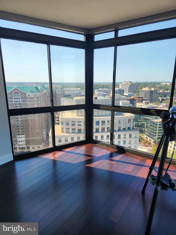 Building Photo - 900 N Stafford St