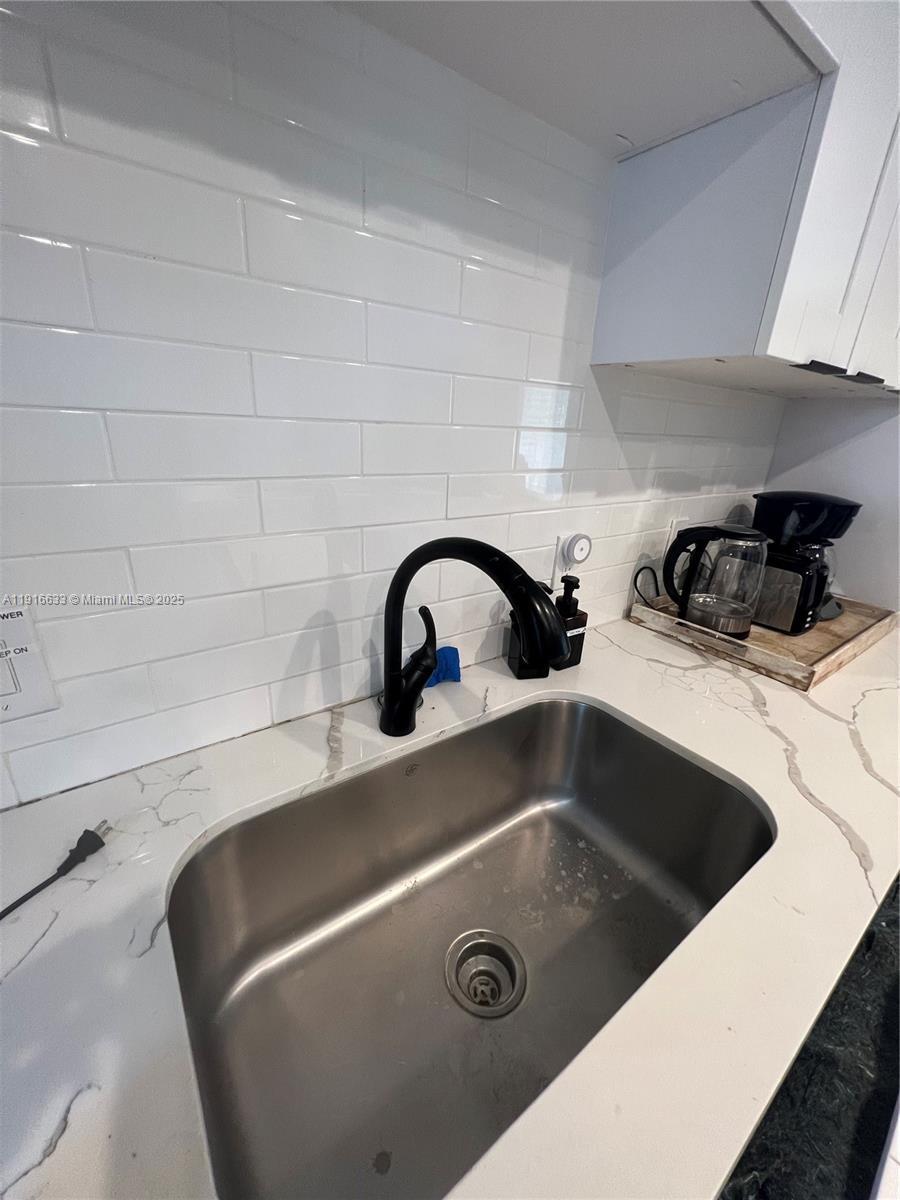 Building Photo - 1573 NE 30th Ct