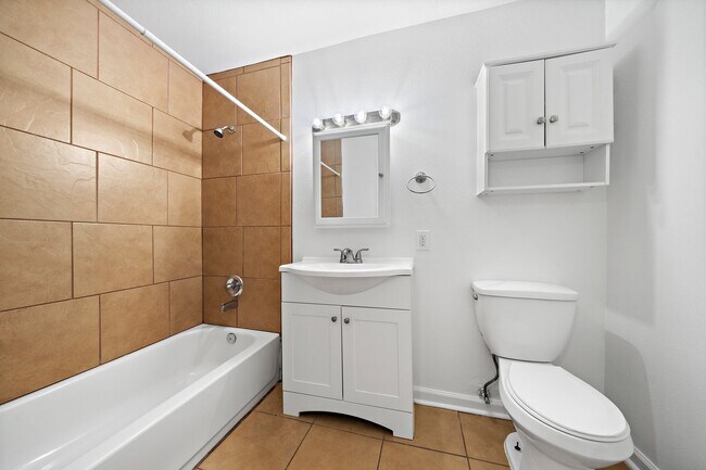 Building Photo - 100 Market St