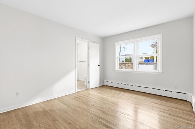 Building Photo - 222 Park Ave E