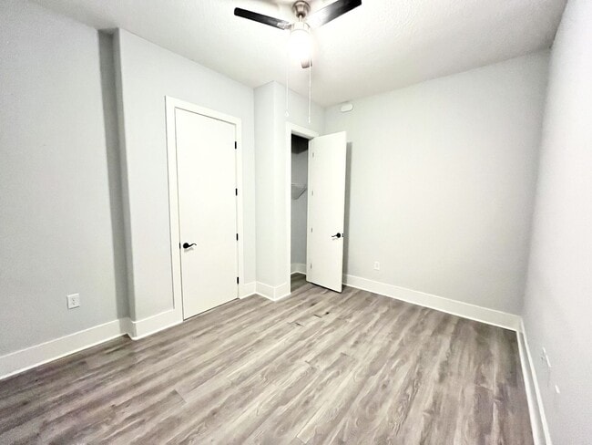 Building Photo - BEAUTIFUL CONDO WITH AMENITIES NEAR VANDER...