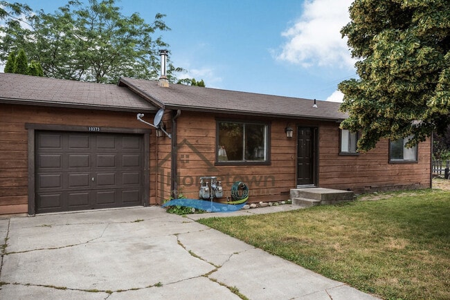 Primary Photo - Great 3 Bedroom 2 Bath Duplex with Garage ...