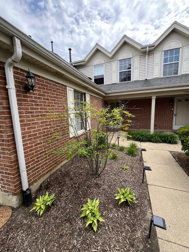 Building Photo - 1263 N Wellington Ct