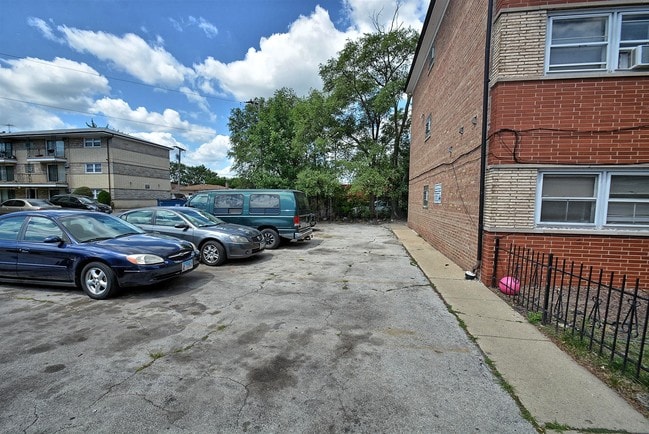 ACO Commercial_Calumet Park_17Units - 1121 W 127th ST