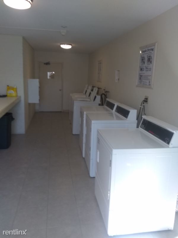 Building Photo - 572 Brook St