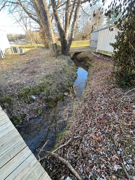 Building Photo - 2045 Dave Buck Rd