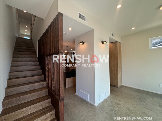 Building Photo - 38 Angelus St