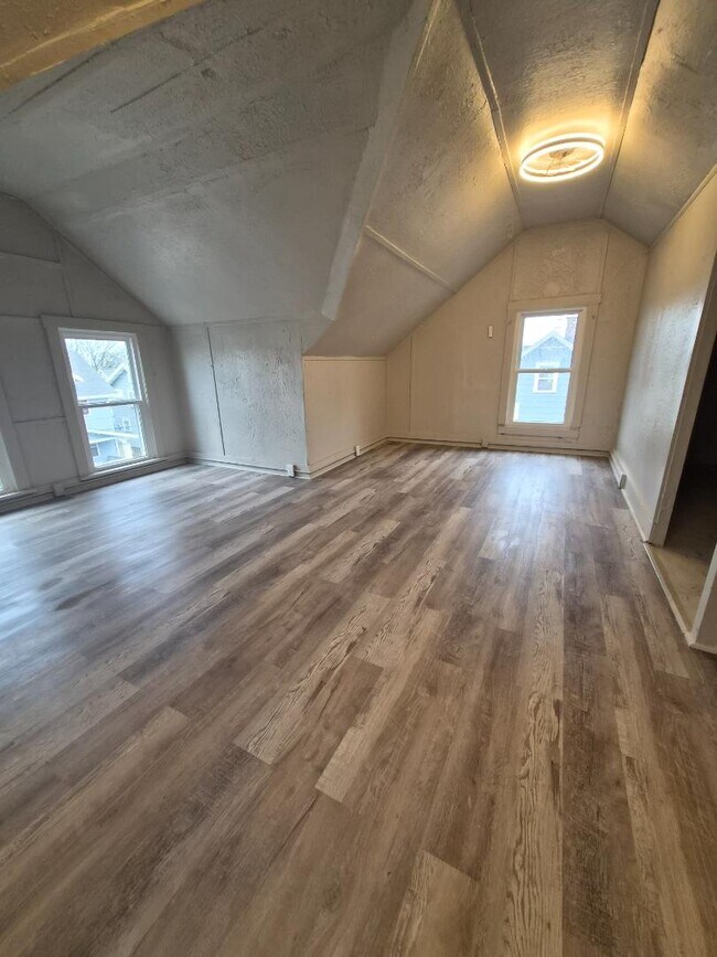 Building Photo - 323 Bedford Ave NW