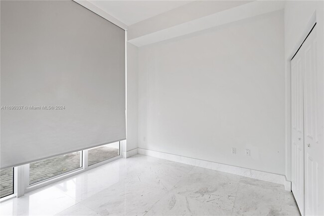 Building Photo - 400 Sunny Isles Blvd