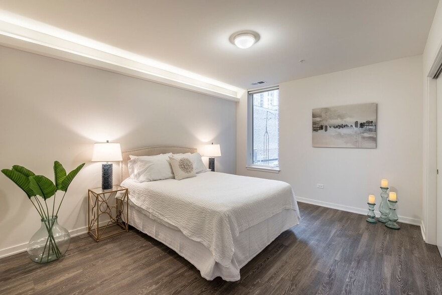 Building Photo - 1323 N Wells St