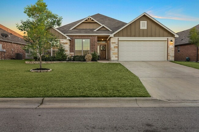Building Photo - 605 Coventry Dr