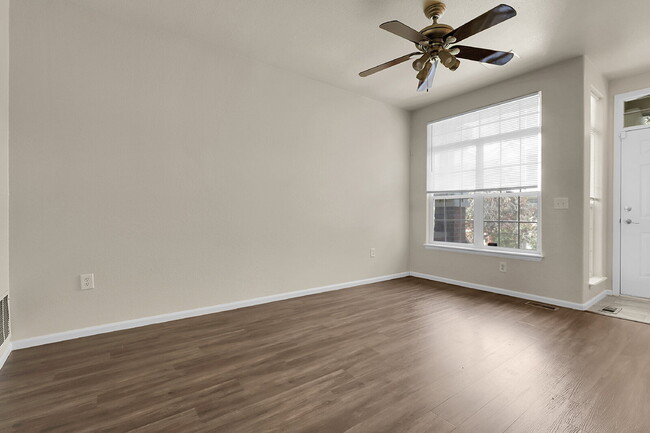 Building Photo - $2,695- 3 Bed, 3 Bath Updated Townhouse wi...