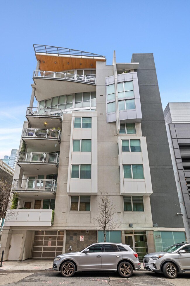 Building Photo - 69 Clementina St