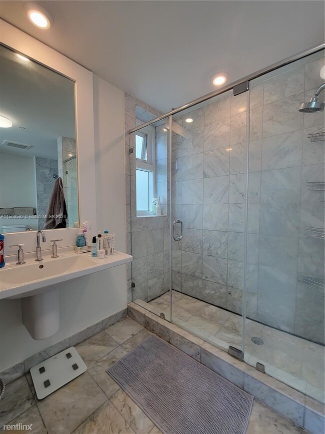 Building Photo - 3 br, 2 bath House - 6580 Indian Creek Dr ...