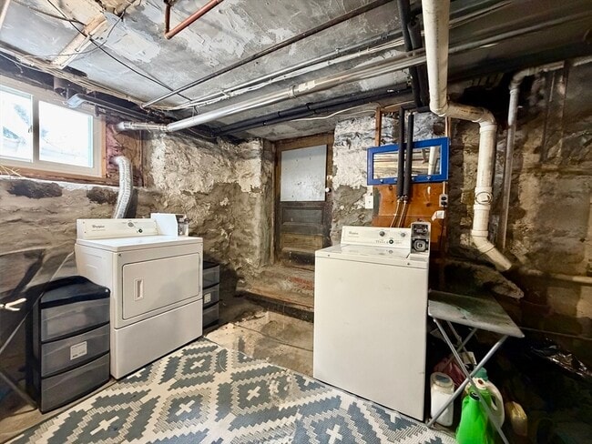 Building Photo - 274 Newtonville Ave