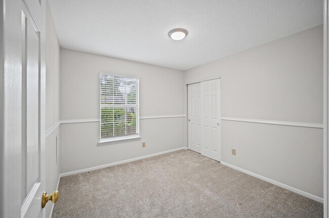 Building Photo - 7 Grey Birch Pl
