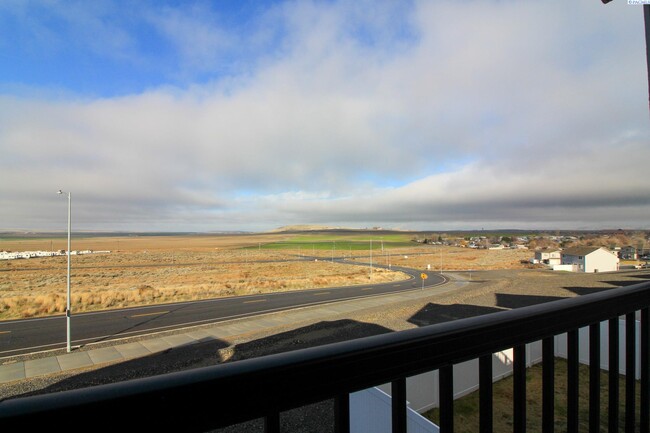 Building Photo - 4 Bed/2.5 Bath Home in West Richland