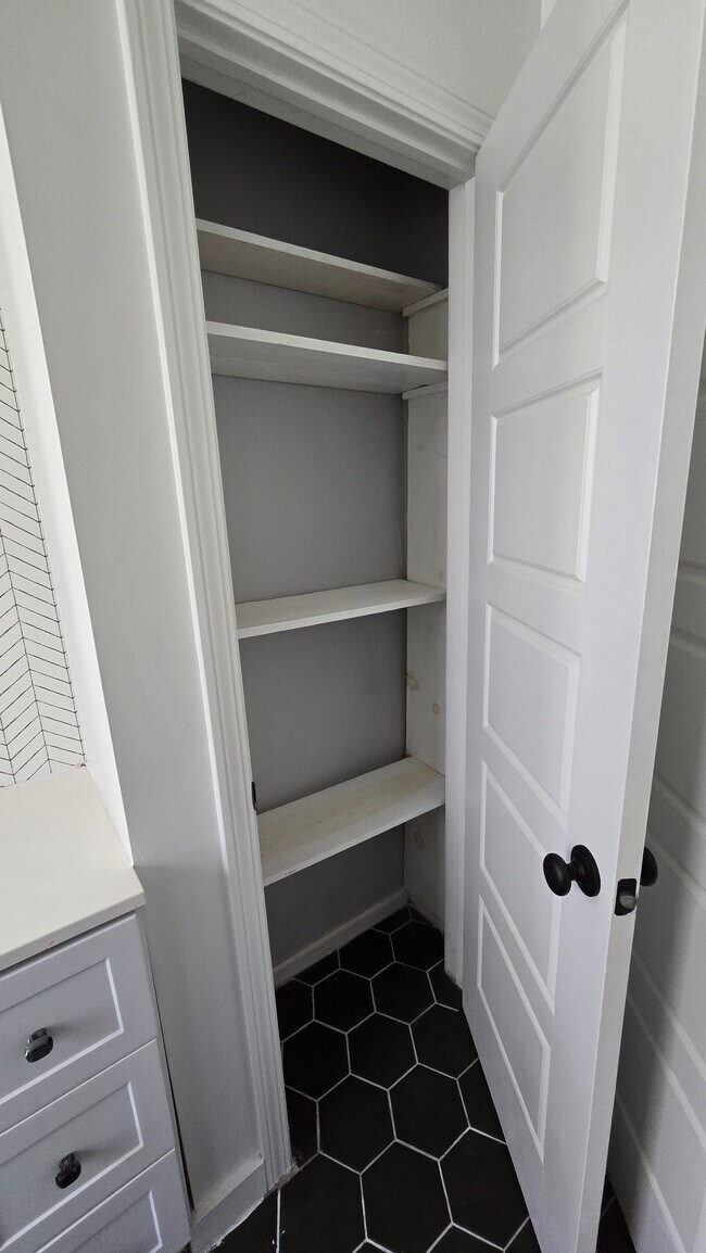 Building Photo - 47 Dickerman St