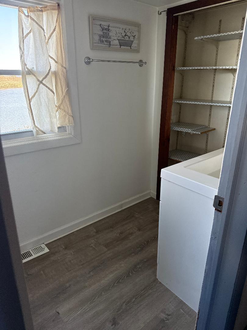 Building Photo - 53 Edgewater ave