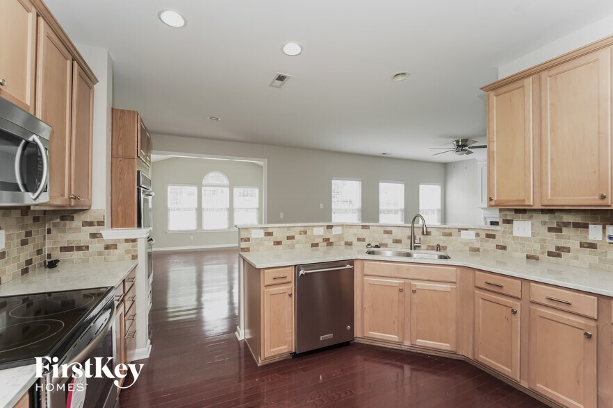 Building Photo - 16618 Grassy Creek Dr