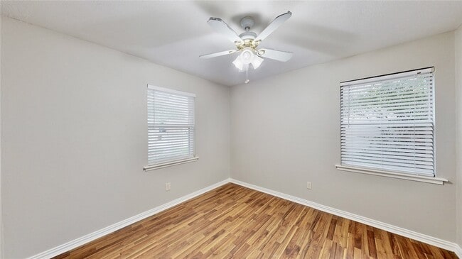 Building Photo - 1404 Meadowcrest Dr