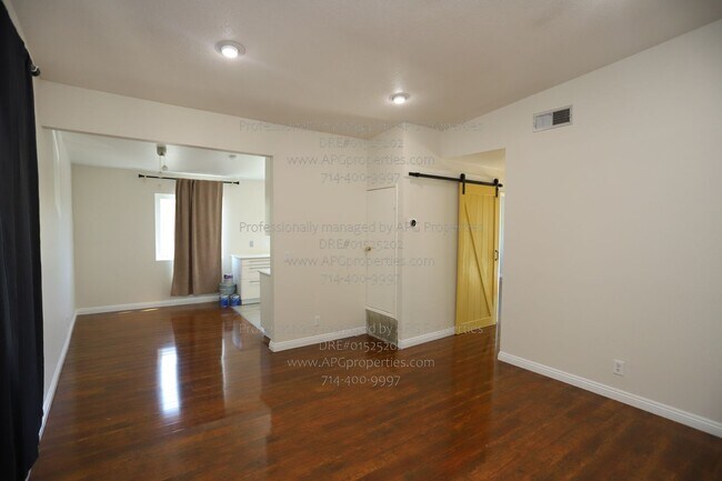 Building Photo - 636 E Birch St