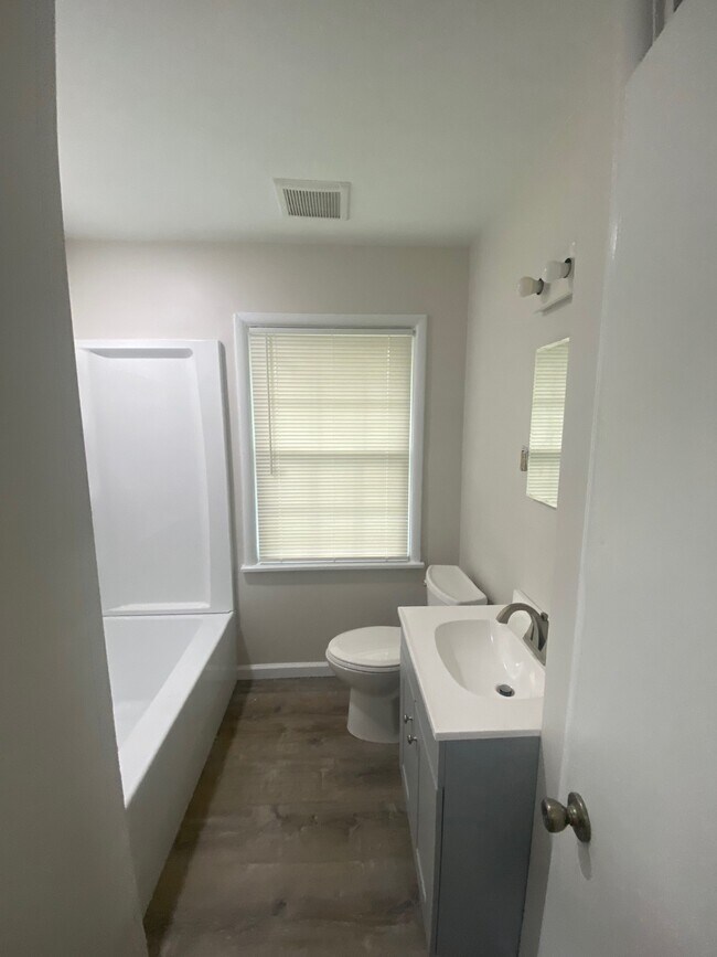 Building Photo - 4910 Red Oak Ln