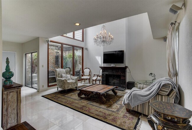 Building Photo - 2323 Augusta Dr