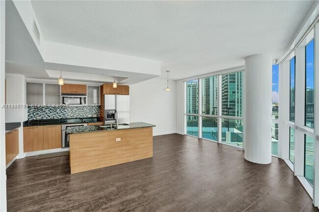 Building Photo - 480 NE 30th St