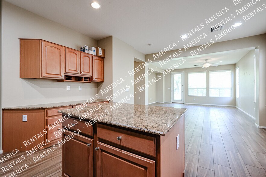 Building Photo - 3382 E Roadrunner Dr