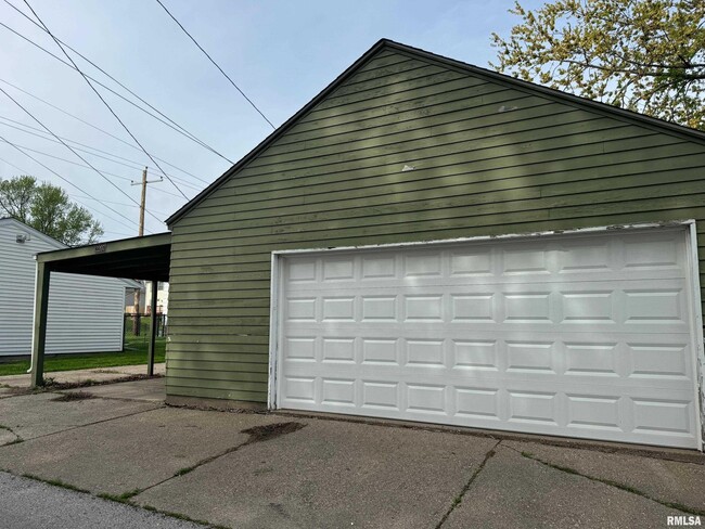Building Photo - 2207 Wilkes Ave