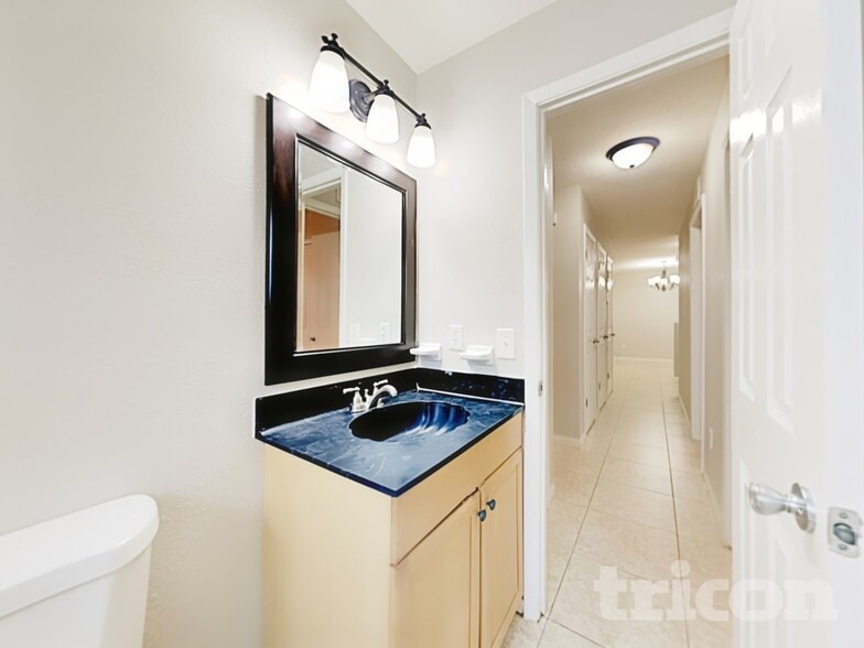 Building Photo - 802 Gullberry Ln