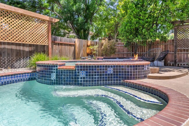 Building Photo - Summer retreat all year! Lovely Roseville Pool Home