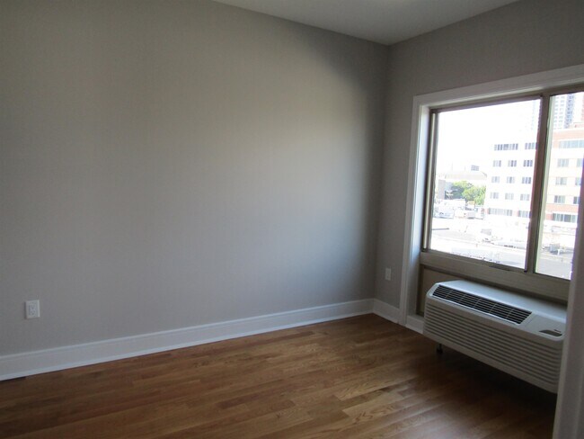 Building Photo - 3 Perrine Ave