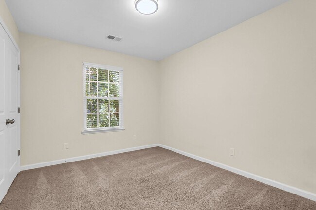 Building Photo - Beautiful FOUR bedroom townhome in Goose Creek!