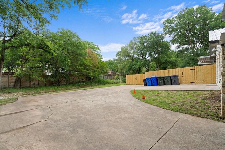 Building Photo - 273 Leafy Hollow Ln