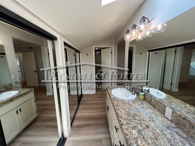 Building Photo - Beautifully Remodeled 4 Bed/2 Full Bath + ...