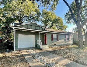 Building Photo - 805 20th St